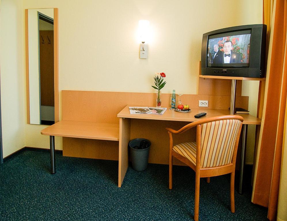 Hotel Hellers Krug Holzminden Kamer foto