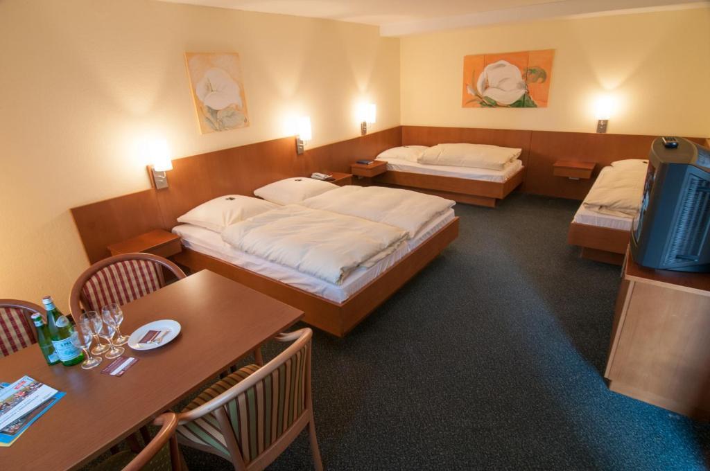 Hotel Hellers Krug Holzminden Kamer foto