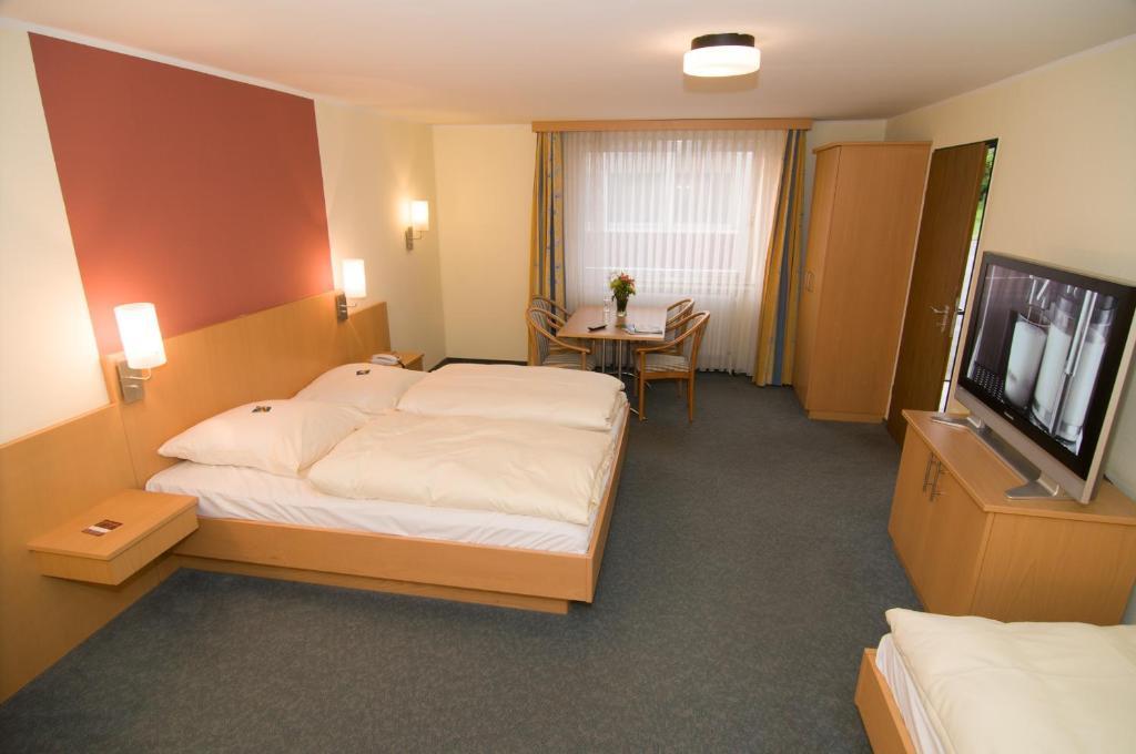 Hotel Hellers Krug Holzminden Kamer foto