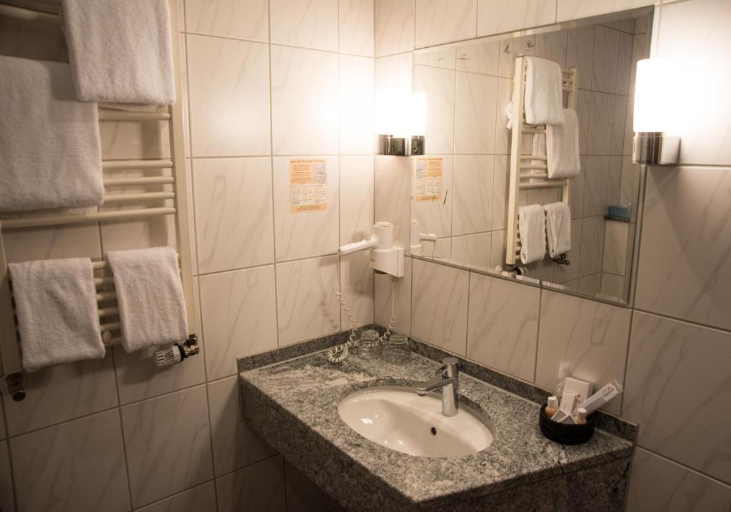 Hotel Hellers Krug Holzminden Kamer foto