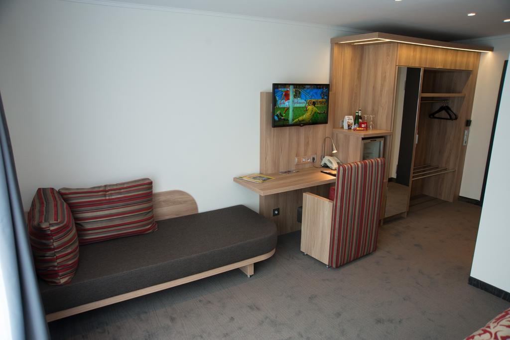 Hotel Hellers Krug Holzminden Buitenkant foto