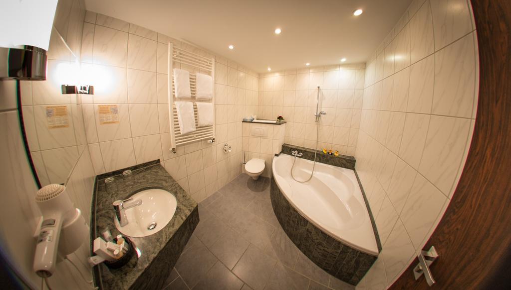 Hotel Hellers Krug Holzminden Buitenkant foto